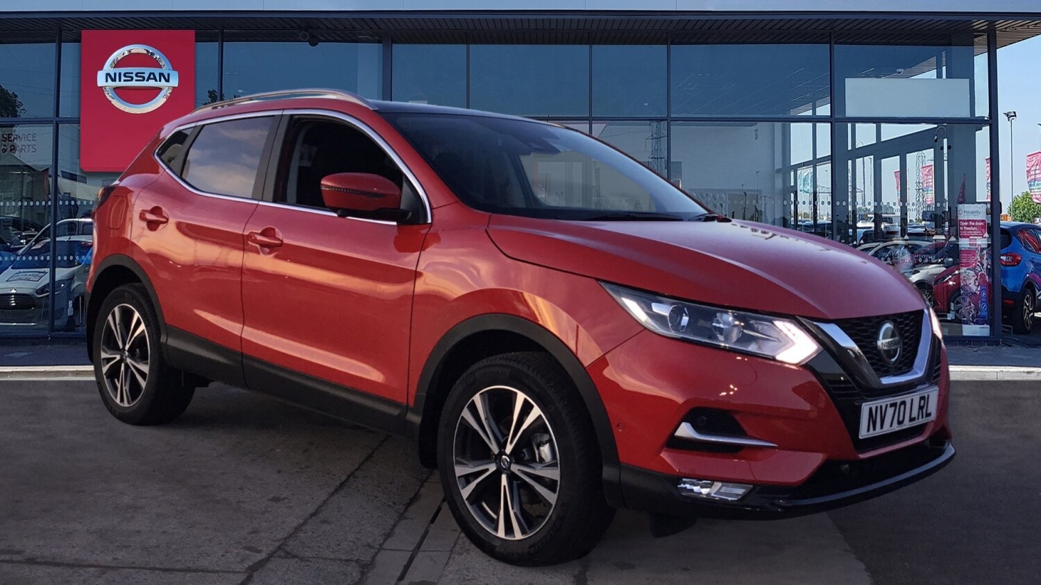 Used Nissan Qashqai 1.3 DiGT NConnecta 5dr [Glass Roof Pack] Petrol